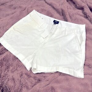 J.CREW SIZE 2. COLOR WHITE SHORTS STYLE H5616 DEPT CA6 CLASS 0B3